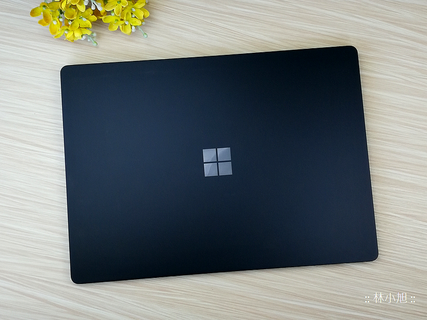 【開箱】Microsoft Surface Laptop 2輕薄筆記型電腦，冷冽金屬與柔觸麂皮撞出筆電新滋味