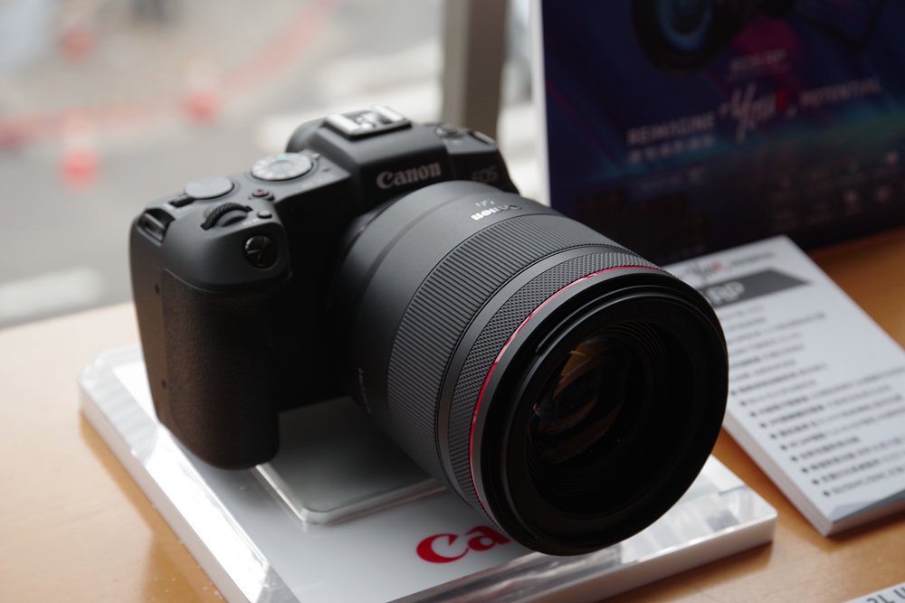 四萬初的全民35mm無反光鏡相機來了，Canon EOS RP在台上市