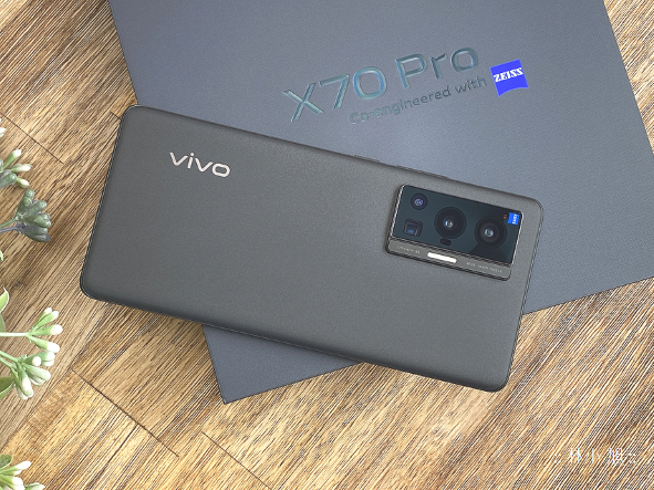 【開箱】蔡司ZEISS認證vivo X70 Pro智慧型手機！廣受好評的拍照/錄影/防手震與微雲台3.0