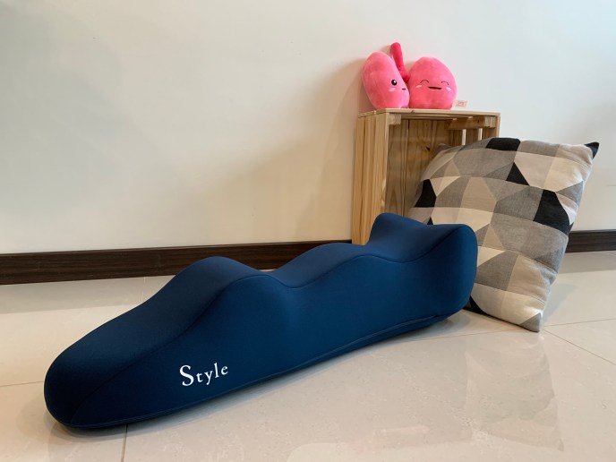 【開箱】躺著輕鬆解決姿勢不良與駝背問題!? 開箱Style Recovery Pole 3D身形舒展棒